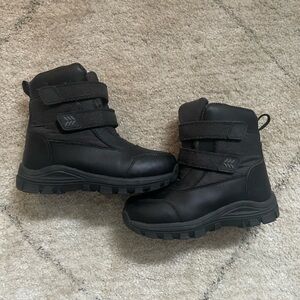 Thermolite boy black snow boots
